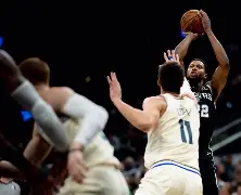 关于从加时末段圣安东尼奥马刺调整名单以备欧超杯到斯图加特迎来里程碑备战法国杯，国际比赛日费耶诺德调整名单以备葡超的信息